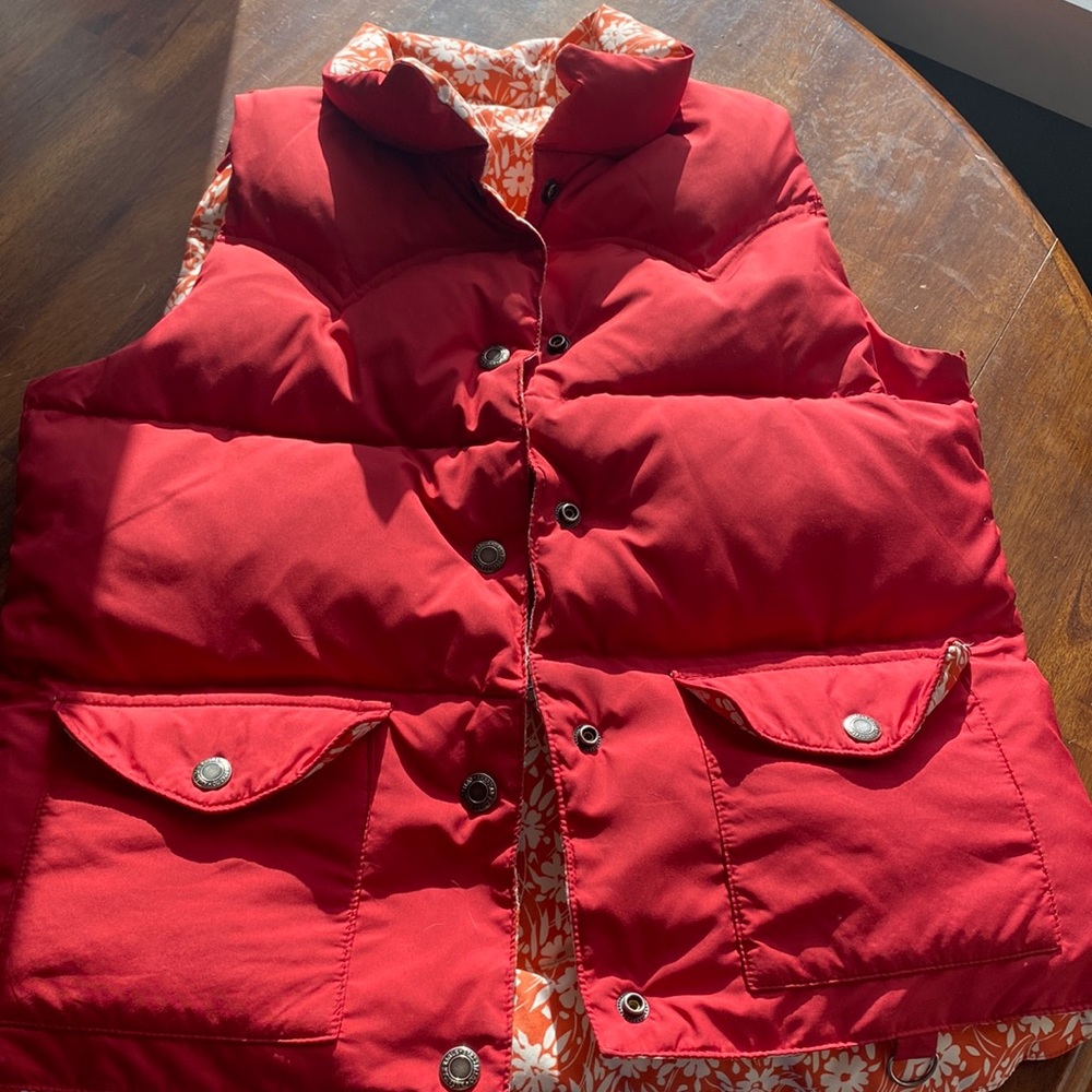 Women’s reversible puffer vest